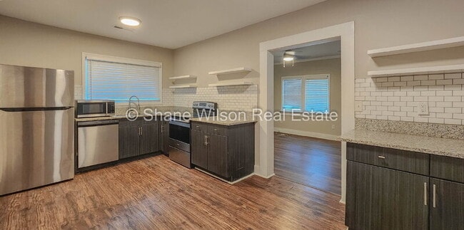 Photo - 2606 Banks Rd
