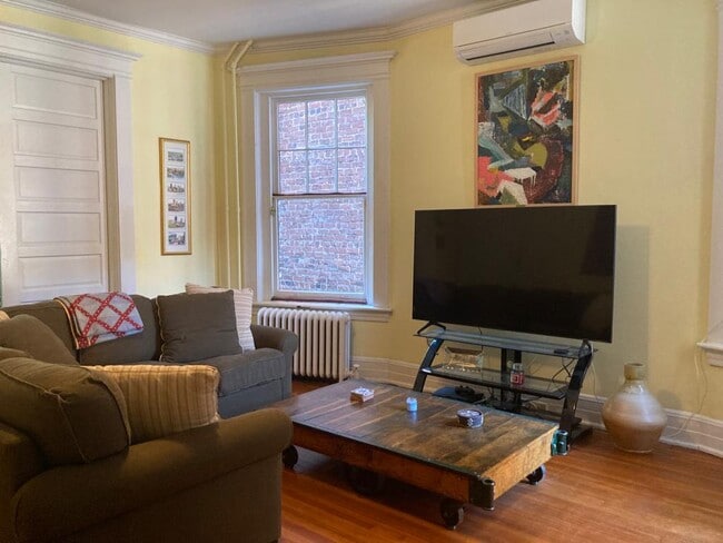 Building Photo - 2611 W Grace St Unit 1