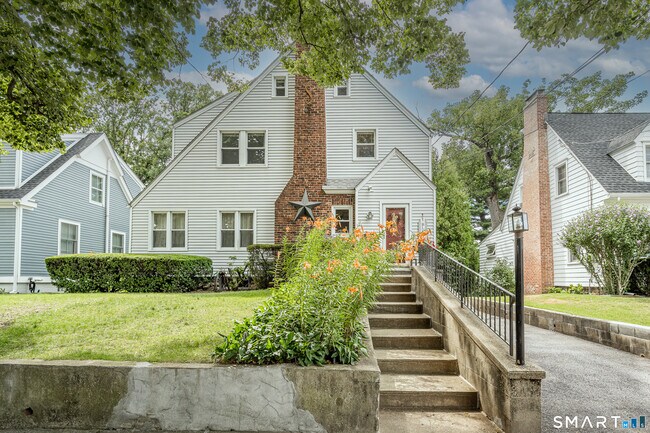 Building Photo - 300 Hubbard Ave
