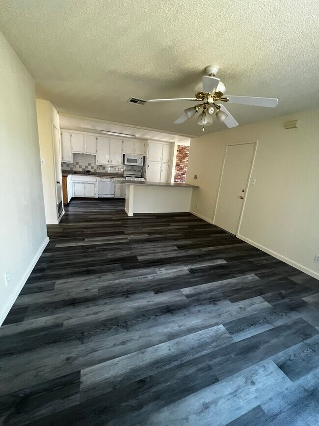 Photo - 5335-37 CASTLE STREET Unit 5335 CASTLE STREET