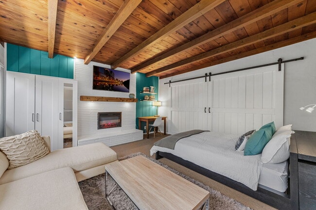 Photo - 4759 Baylor Dr Unit B