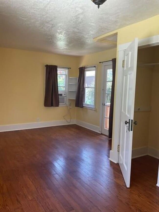 Photo - 2 Bedroom 1 Bathroom Home in Riverside!