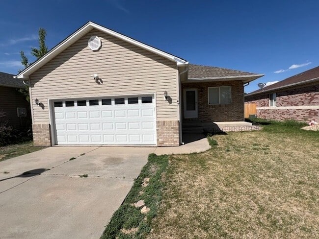 Beautiful 5 bedroom home available NOW - Beautiful 5 bedroom home available NOW