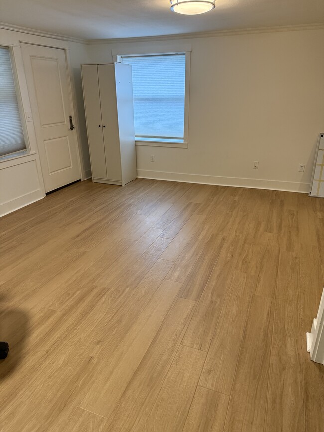 Large living room - 2332 NE 120th St Unit 1BdrDaylightMIL
