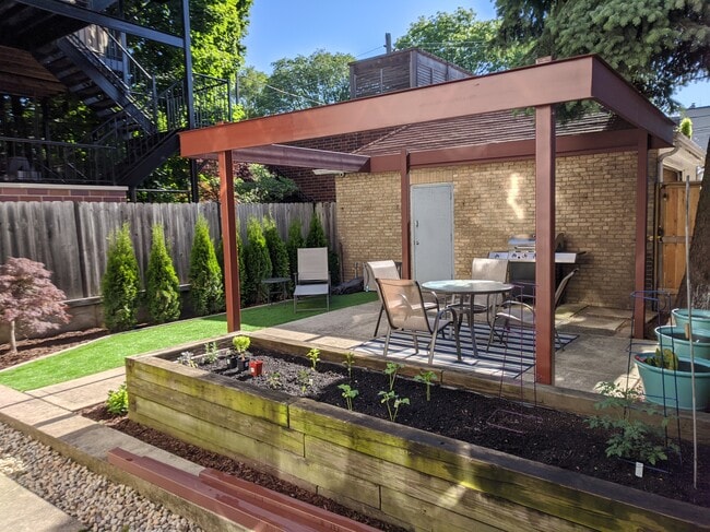 Photo - 3919 N Greenview Ave Unit 2F