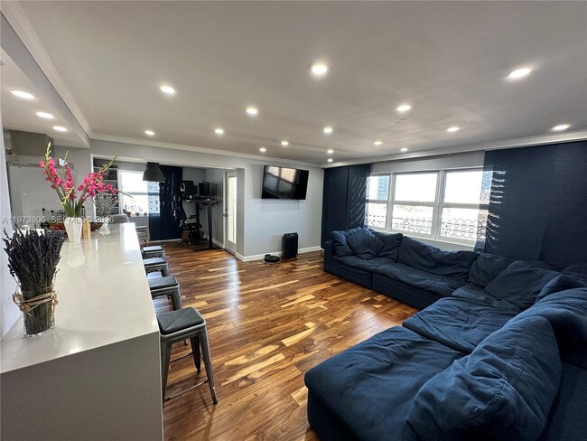 Photo - 401 Golden Isles Dr Unidad 1013