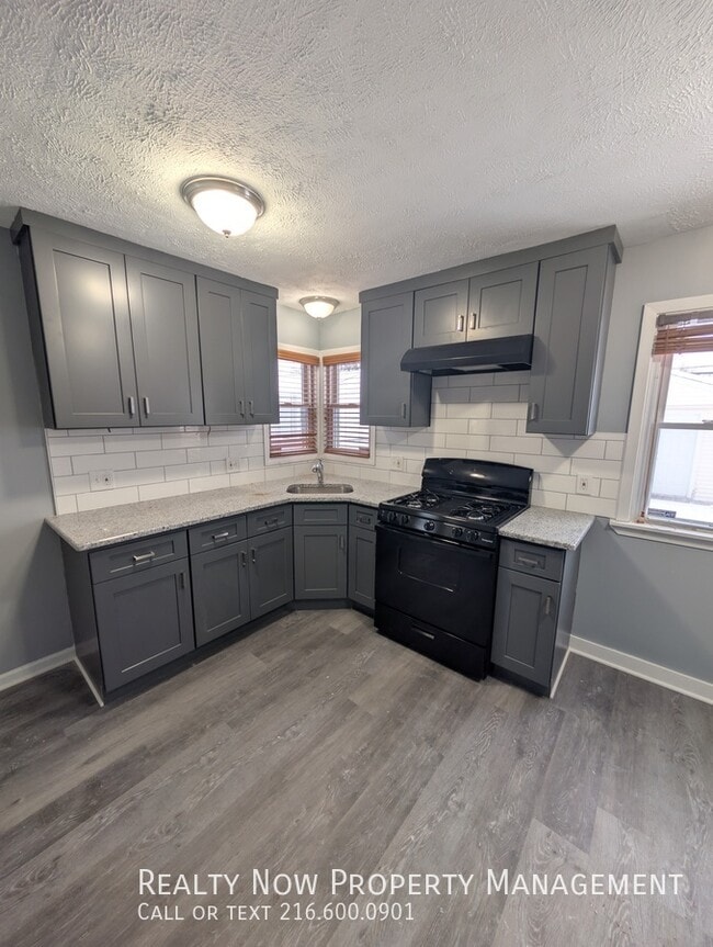 Building Photo - 15709 Northwood Ave