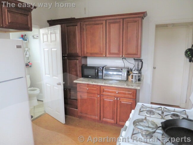 Photo - 17a Putnam Ave