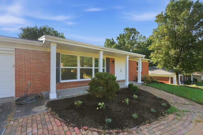 1104 Falcon Dr