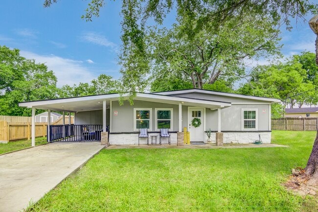 Building Photo - 541 Circle Dr