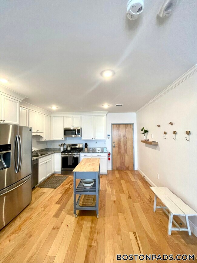 Photo - 1008 Tremont St Unit 5