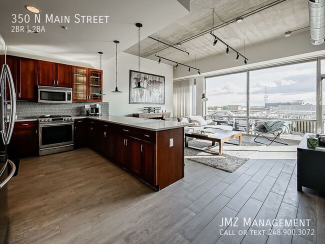 Photo - 350 N Main St