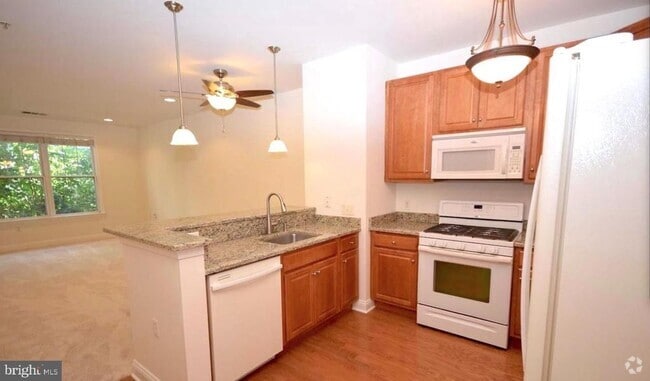 Building Photo - 300 W Elm St Unit 2213 Rental