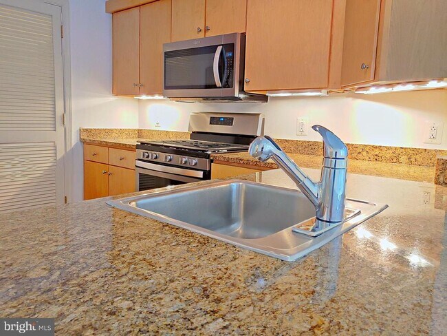 Photo - 631 D St NW Unidad 1027