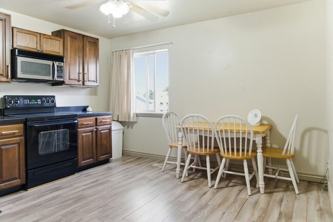 Photo - 114 W 975 N