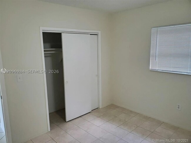 Building Photo - 1630 NE 157th Ter