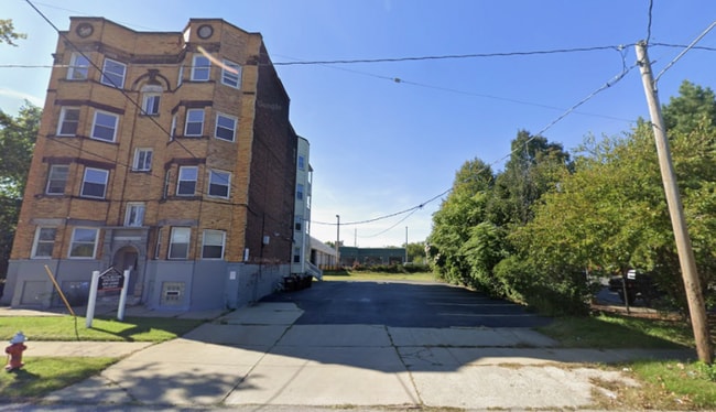 Building Photo - 1970 E 71st St