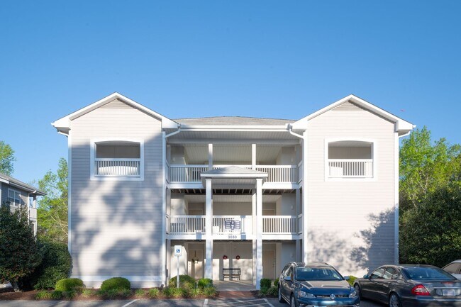 Building Photo - EFFICIENCY AVAILABLE LONG OR SHORT TERM @ ... Rental