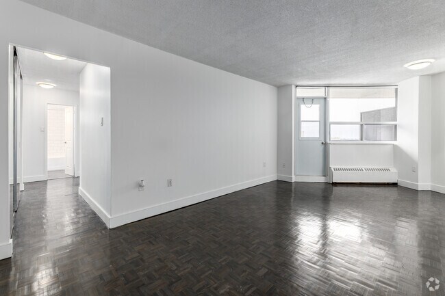 3BR, 1.5BA - 1,039SF - Living Room - 3122 Hurontario Street