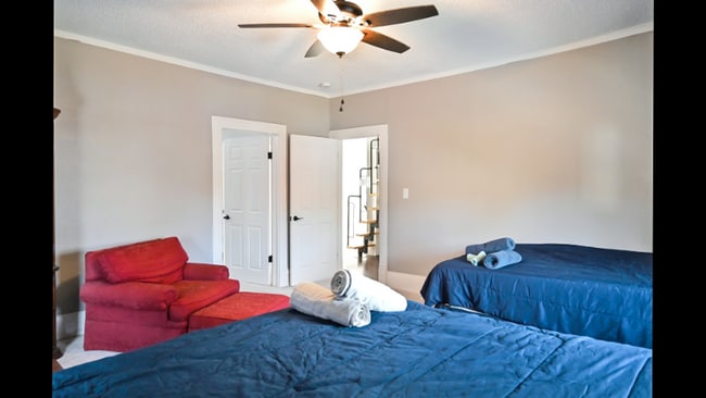 Photo - 511 Blades Ave