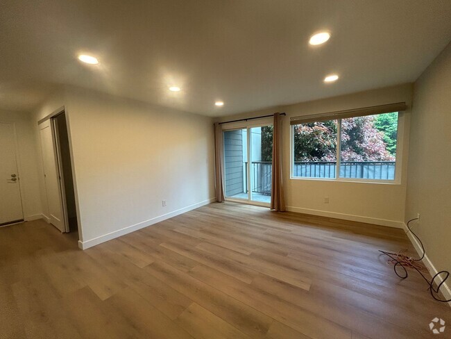 Building Photo - Beautiful 2 Bedroom, 2 Bathroom Condo in N...