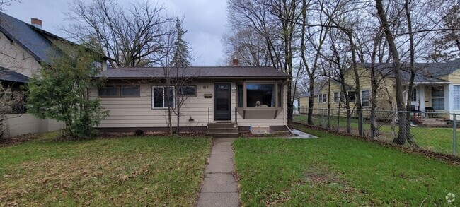 Building Photo - Recently Renovated, Garage and Fenced In B... Rental