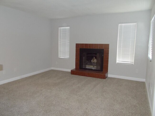 Photo - 2732 Alicialynn Way Unidad B