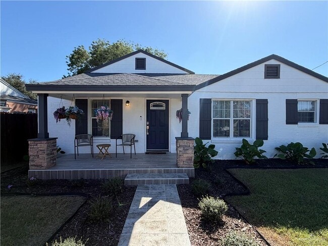 Building Photo - 16 Cedar Ave