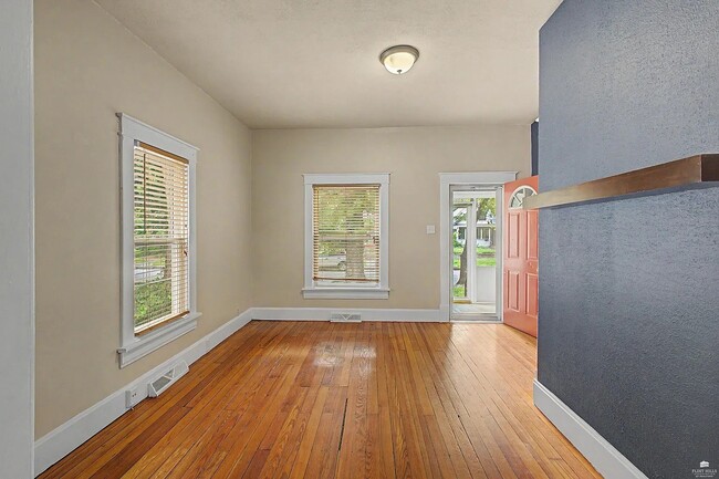 Photo - 417 Vattier St