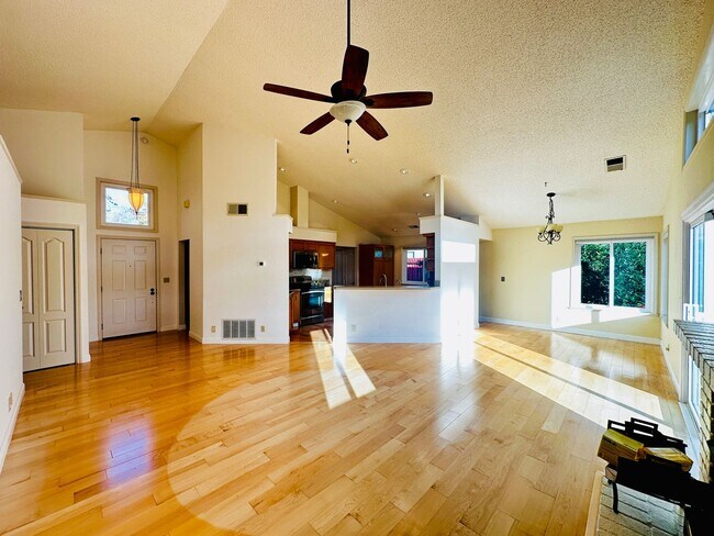 Photo - Single Story Court location