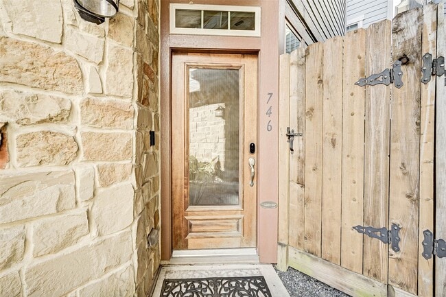 Photo - 746 Nicholson St