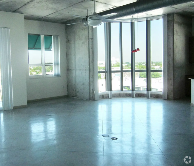 Building Photo - 2001 Biscayne Blvd Unit 2612 Rental