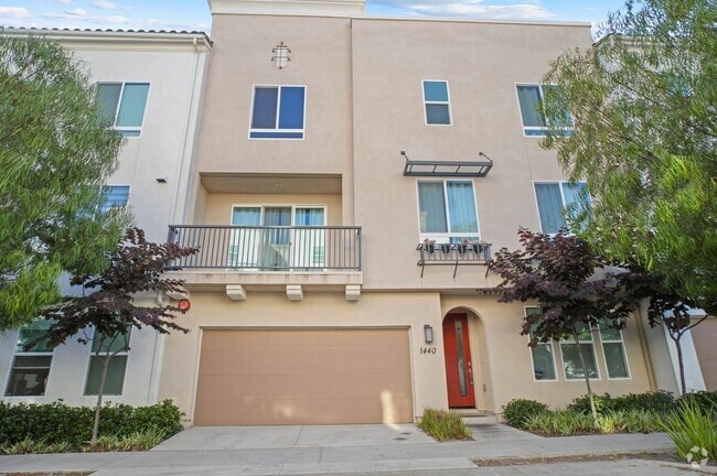 Building Photo - Like New 3 Bedroom, 3.5 Bath at Otay Ranch... Rental