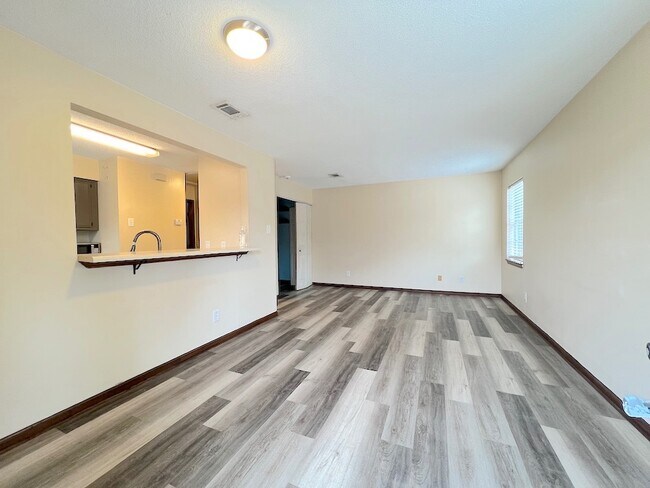 Photo - 23 Kandlewood Dr