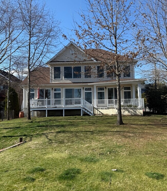 Building Photo - 943 Williams St