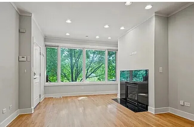 Photo - 608 N May St