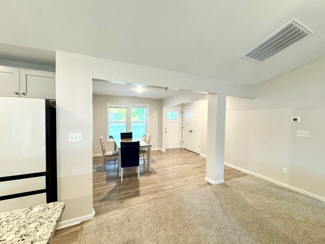 Photo - 211 W Railroad St