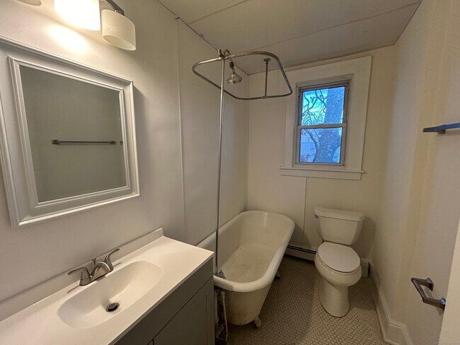 Photo - 162 College St Unidad 3