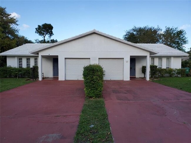 Building Photo - 4391 NW 75th Ave Unit N Rental
