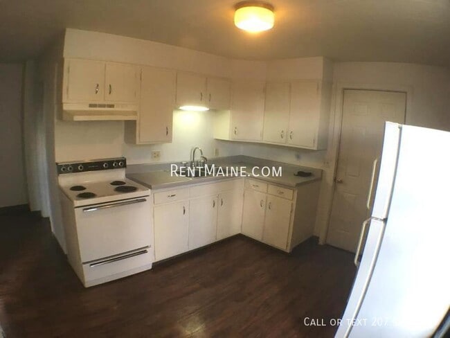 Building Photo - 699 Main St Unit 1