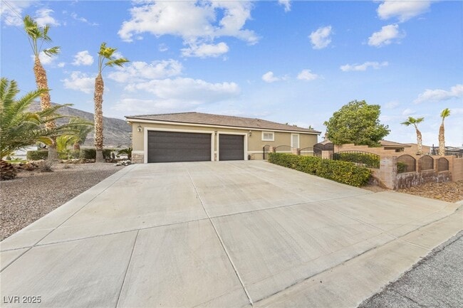 Photo - 200 W Desert Rose Dr