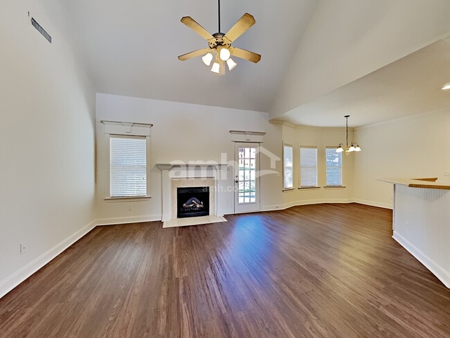 Photo - 5125 Macarthur Ave