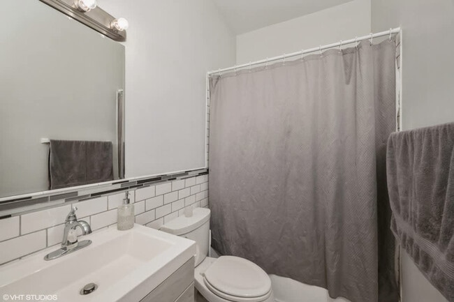 Photo - 118 N Leavitt St Unidad ID1047959P