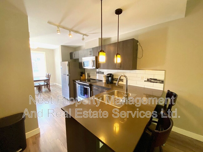 Photo - 110-110 Baxter Ave