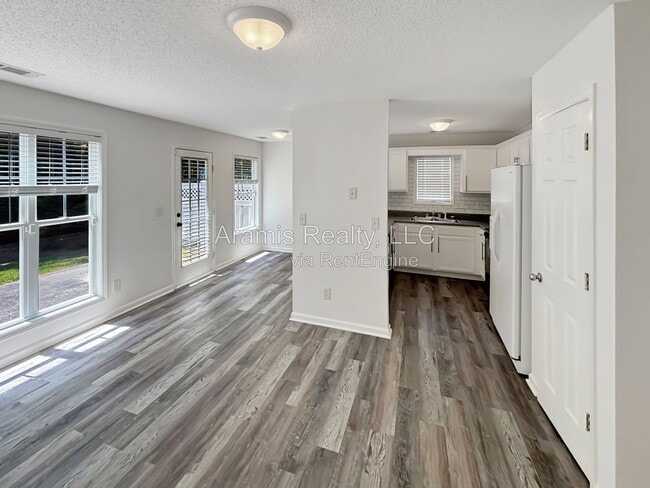 Photo - 3755 Pine Village Pl