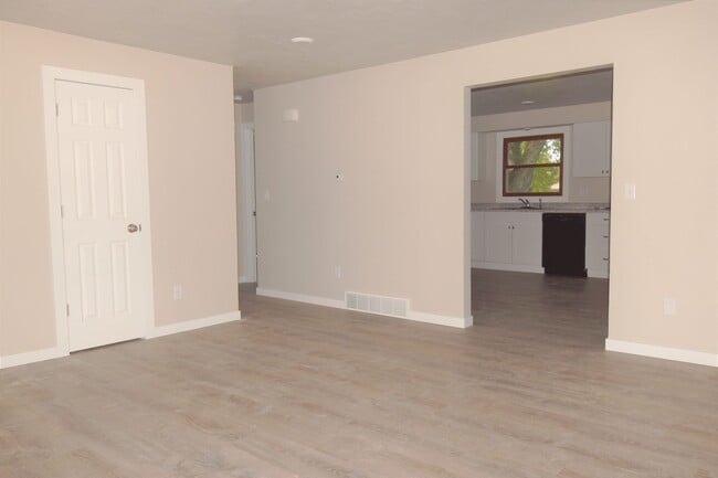 Photo - Charming Home with Garage and Yard! PETS WELCOME