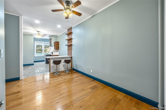 Building Photo - 60-21 54th St Unit 1R