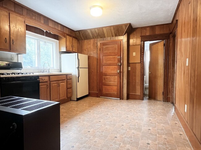 12 Pinehill St Unit 3