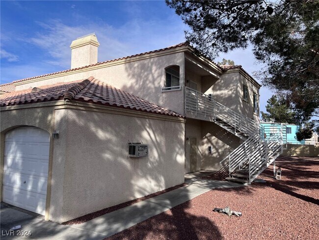 Photo - 1900 N Torrey Pines Dr Unit 226