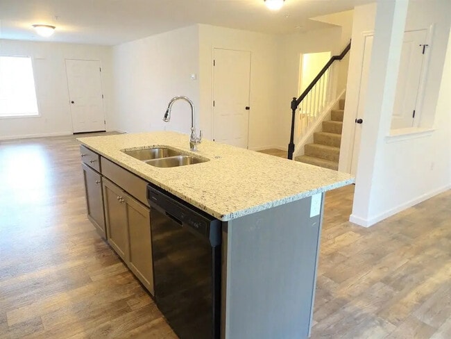 Photo - 434 Masonic Dr